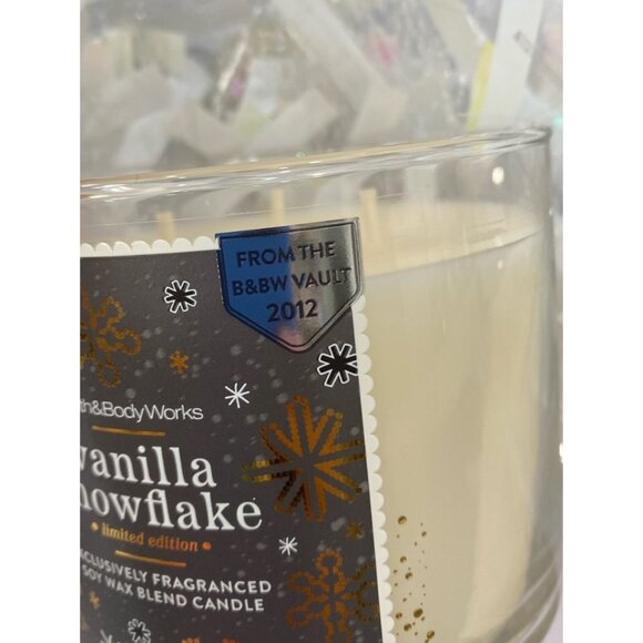 Bath & Body Works Limited Edition “Vanilla Snowflake” New 3 Wick Candle - Picture 2 of 8